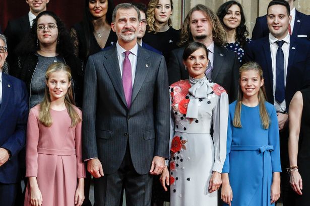 スペイン皇太子賞の授賞式では衣装がガラリ
