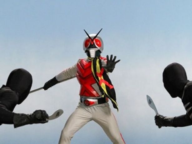 仮面ライダーXが激しい戦いを繰り広げる