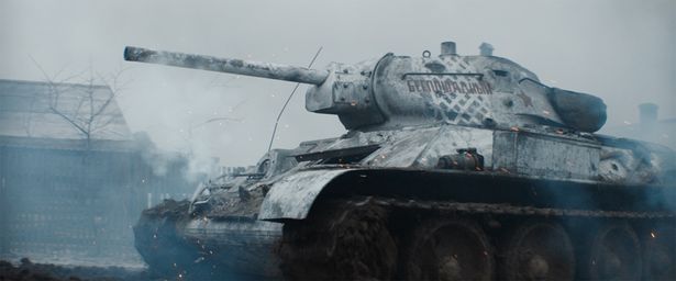 【写真を見る】現存する「T-34」戦車などを用いた映像が魅力！