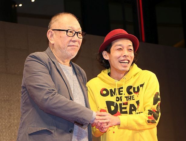 第32回東京国際映画祭のイベントに登壇した崔洋一監督と上田慎一郎監督(左から)