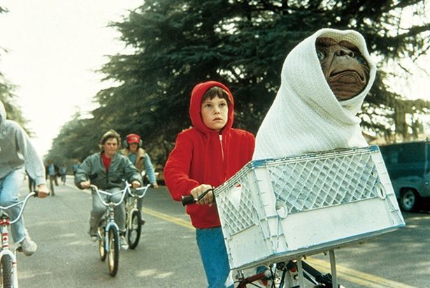スティーヴン・スピルバーグ監督による傑作ジュブナイルSF『E.T.』
