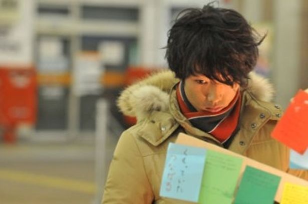 主演の森山未來と佐藤江梨子は実際に阪神・淡路大震災を体験しており、そのリアルな演技が胸を打つ