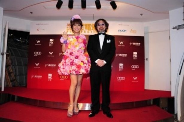 『豆富小僧 3D版』の第35回香港国際映画祭上映にあたり登壇した、はるな愛と河原真明監督