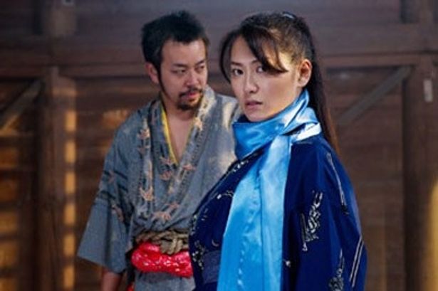 アクション女優で再出発を果たした阿部真里は忍法・薄氷の使い手、砂子剣に扮する