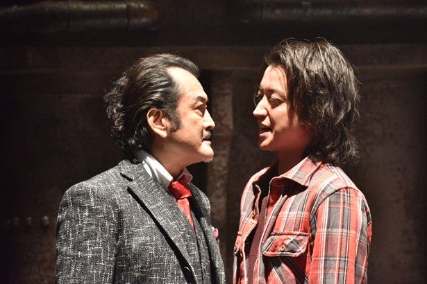 吉田鋼太郎演じる黒崎との対決シーンは、生の舞台を最前席で観ているような臨場感！