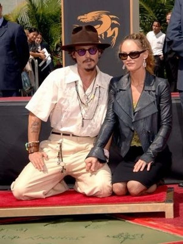 【写真】ジョニー・デップとヴァネッサ・パラディ。ジョニーは『パイレーツ・オブ・カリビアン 生命の泉』の公開を5月20日(金)に控えている