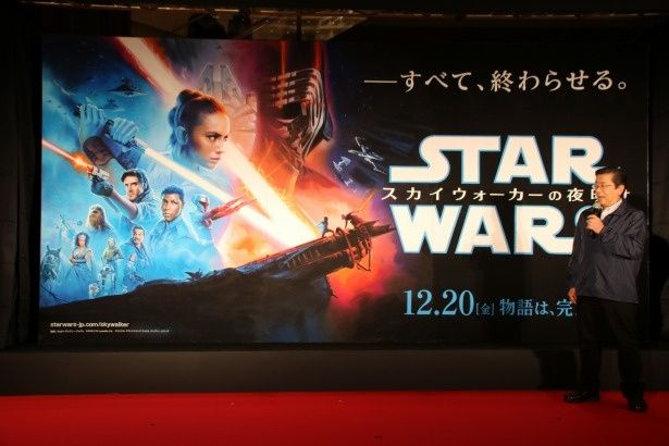 【写真を見る】遂に完成！「スター・ウォーズ」の大きな手描き看板に感動