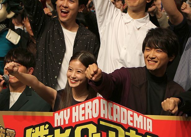 【写真を見る】悪役を演じた今田美桜、井上芳雄(手前中央・右)