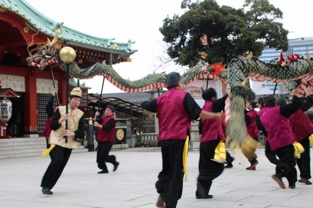 華麗なる龍踊りが披露された