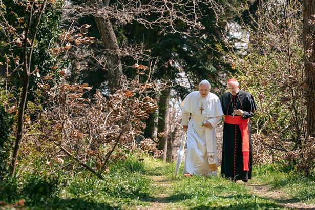 アンソニー・ホプキンスとジョナサン・プライスというベテラン俳優が共演の『2人のローマ教皇』