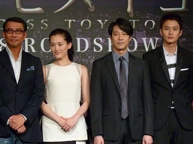 若手とベテラン俳優が見せるコミカルな演技に注目