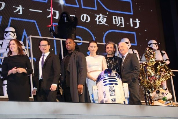 【写真を見る】「スター・ウォーズ」チームが集結し、大盛況だった来日イベント