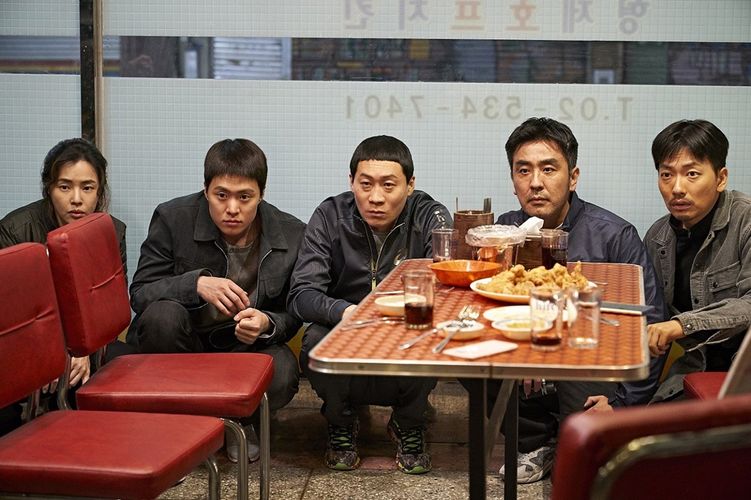 刑事×フライドチキン!?社会現象を巻き起こした韓国映画が、いろいろエクストリームすぎる！