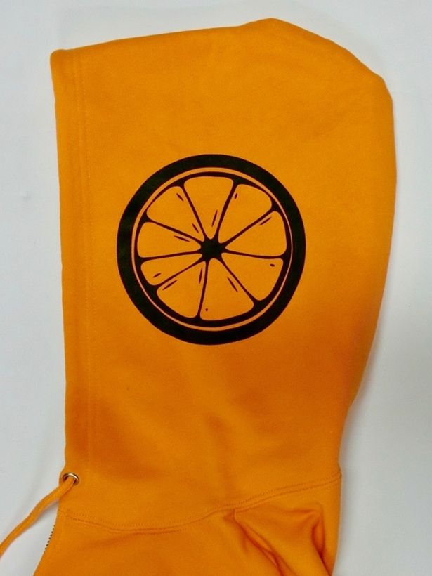 フード部分はオレンジがあしらわれている「時計じかけのオレンジZIPパーカ(A Clockwork Orangeオレンジ)」