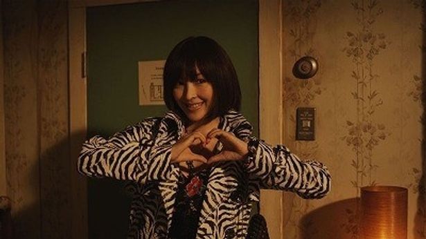 【写真】『シーサイドモーテル』でコールガールのキャンディ役を務めた麻生久美子