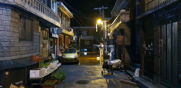 様々な苦労の果てに完成した、キム一家が暮らす“半地下住宅”周辺のセット