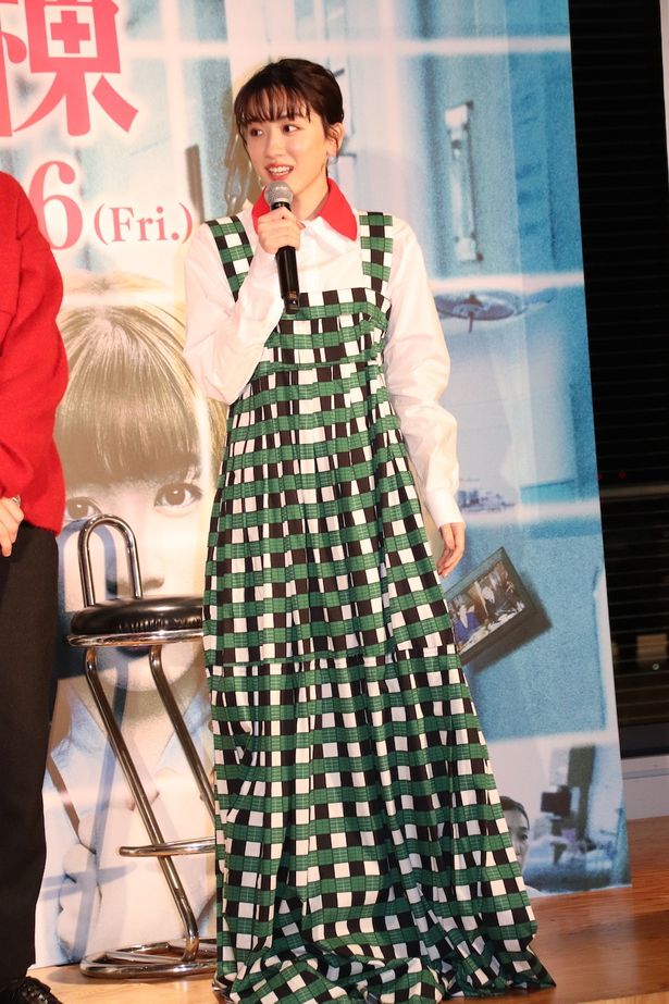 【写真を見る】永野芽衣、ボリュームスカートのワンピ姿で「かわいい！」と歓声を浴びた