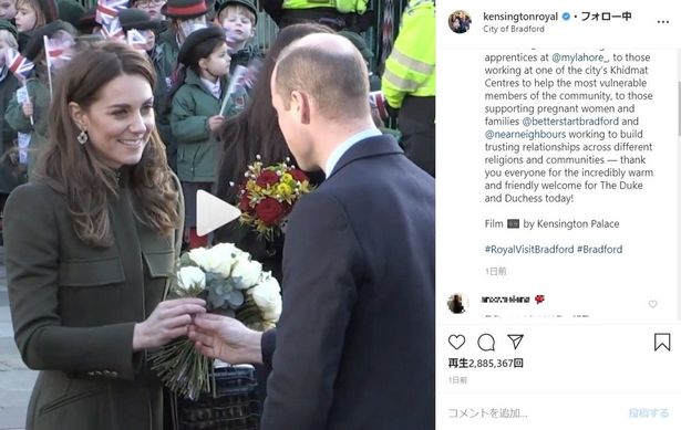 ウィリアム王子がキャサリン妃にバラを渡した姿が印象的