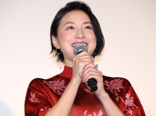 舞台挨拶に登壇した広末涼子