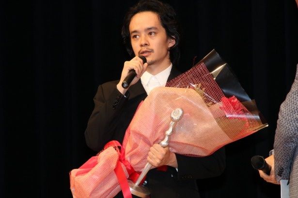 第41回ヨコハマ映画祭で、主演男優賞を受賞した池松壮亮
