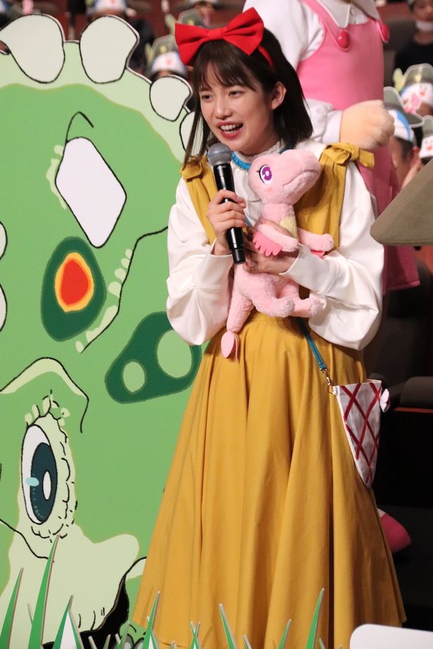 【写真を見る】弘中綾香アナ、ドラミちゃんのような衣装で登場！しずかちゃんも「かわいい！」