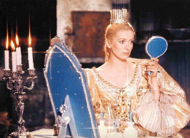 『ロバと王女』はカトリーヌ・ドヌーヴが王妃と王女の二役を演じている
