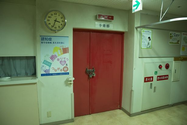 【写真を見る】開かずの手術室、隠しエレベーター…『仮面病棟』の舞台となる病院が何やら怪しすぎる！