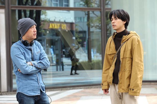 【写真を見る】映画監督としても手腕を発揮する遊川和彦が成田凌の演技を引きだす！