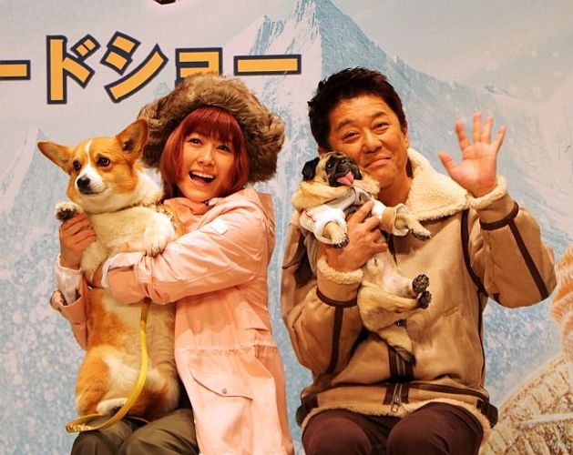坂上忍＆IMALU、『野性の呼び声』イベントでキュートな愛犬と絆を確認