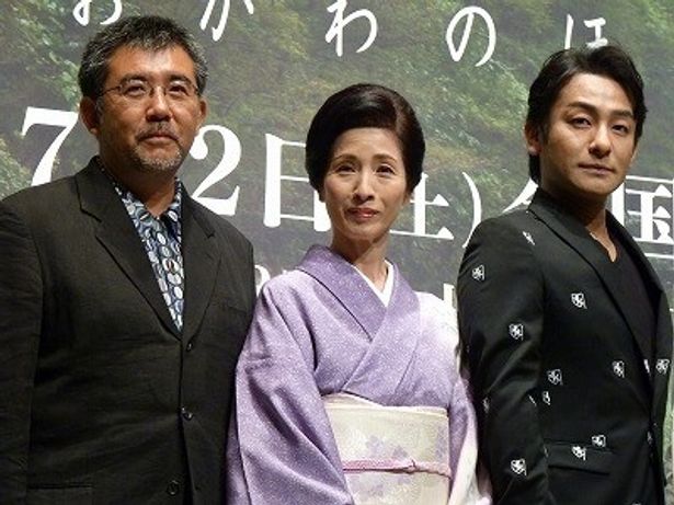 完成披露に登壇した、左から、篠原哲雄監督、松原智恵子、片岡愛之助