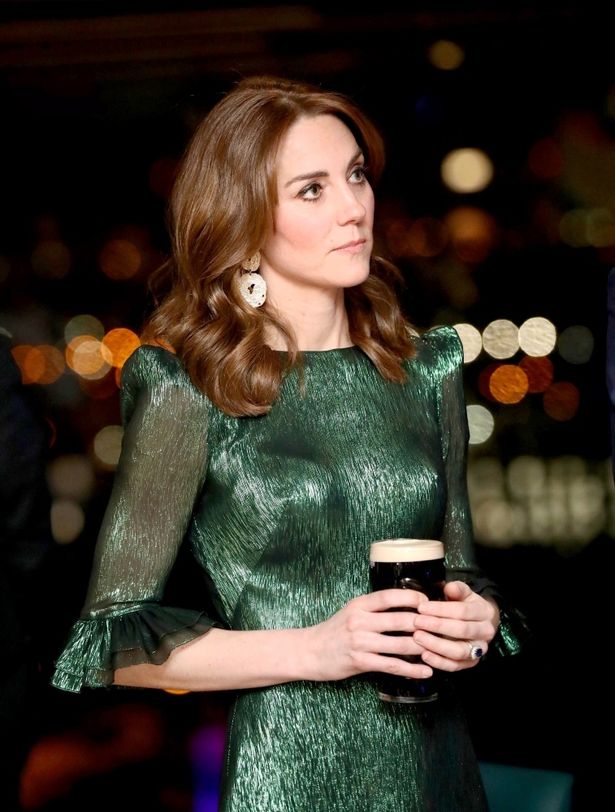 キャサリン妃、煌びやかな新品ドレスで“英王室の絆”を強調!?(画像2/8) | 最新の映画ニュースならMOVIE WALKER PRESS