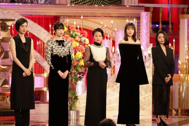 左から、優秀助演女優賞の天海祐希、小松菜奈、高畑充希、長澤まさみ、二階堂ふみ