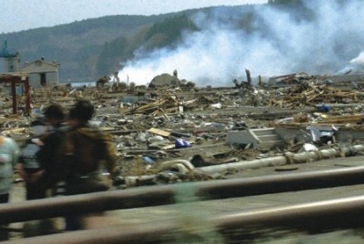 東日本大震災から1ヶ月あまりの被災地で映画監督が見たものとは