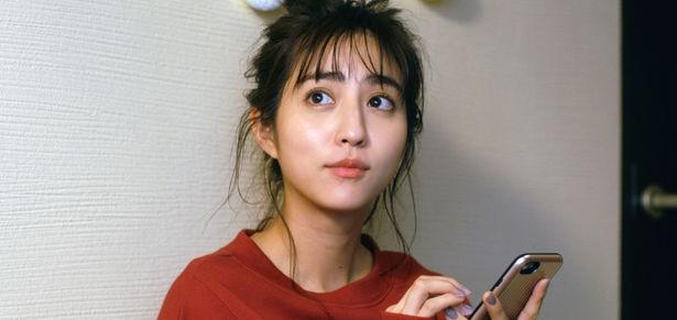 堀田茜は主人公の彼女役で出演