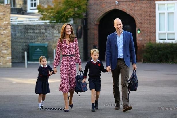 イギリスでは休校が続き、ジョージ王子とシャーロット王女も自宅学習