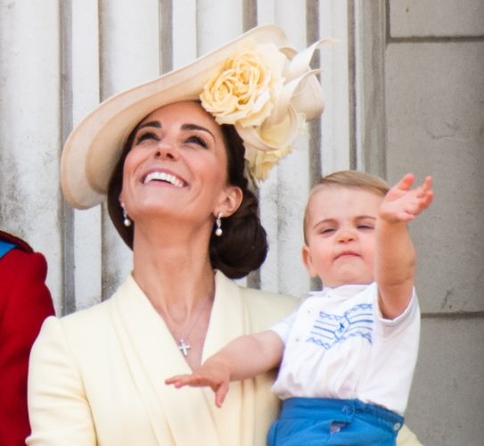 祝2歳！ルイ王子、誕生日の前日に最高のスマイル写真公開