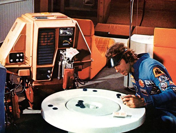 『サイレント ランニング』(72)　『2001年宇宙の旅』のSFXで活躍したダグラス・トランブル監督作。地球上では絶滅した植物を育てる宇宙船で働くロボットの人間臭い仕草が愛しい