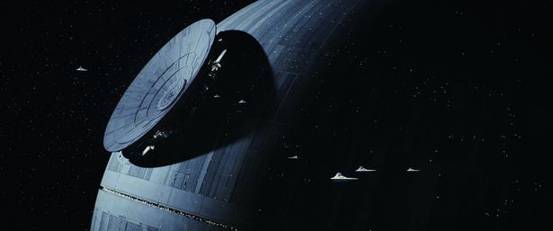 スター・ウォーズ』世界をつくり上げた乗り物＆メカ 前編｜最新の映画