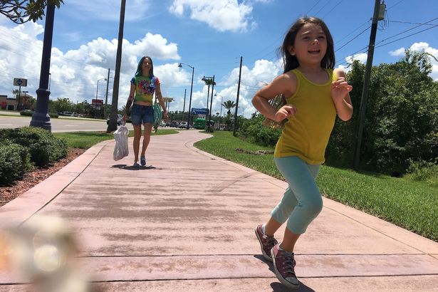 貧しいながらも気丈に生きる母と娘を描いた『フロリダ・プロジェクト 真夏の魔法』