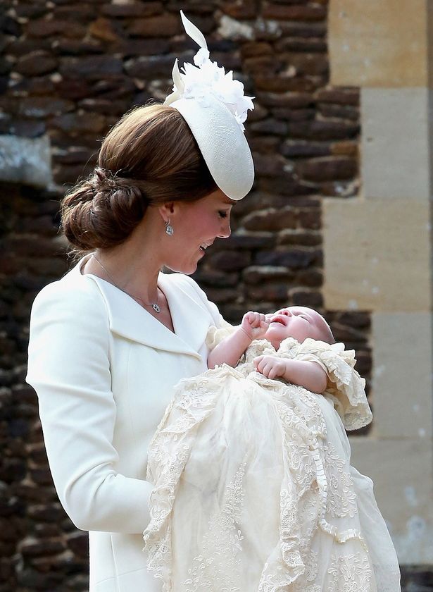 赤ちゃんの頃からエリザベス女王に似ていると言われていた