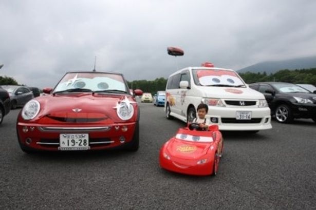 「『カーズ2』公開記念スペシャルレース」が富士スピードウェイで開催された