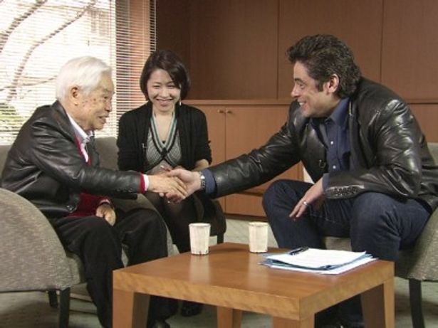 日本映画専門チャンネル「ベニチオ・デル・トロが新藤兼人監督に『映画』の話を聞いた」の対談シーンより