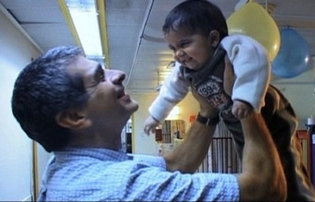 パレスチナ人の赤ちゃんを救うため、イスラエル人医師とその家族が奔走する『いのちの子ども』