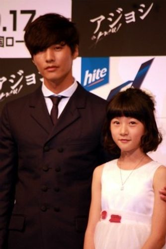 ウォンビン、韓国の天才子役の美少女と来日「2人の息は合ってました」