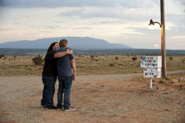 彼らはアメリカ西部のUFOスポットを訪れて回るのだが