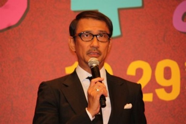 敏腕刑事・小佐野徹役の中井貴一