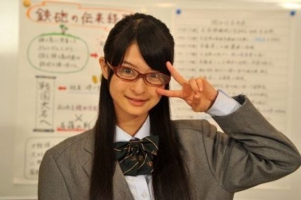 あさみの中学時代の同級生で歴女の麻由を演じるSKE48の小木曽汐莉