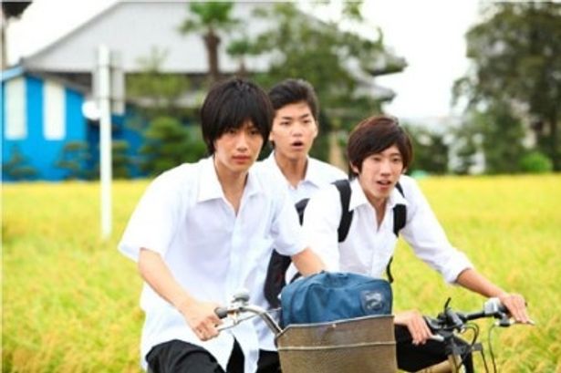 博志・亮太・拓郎の3人は夏の間に童貞卒業を狙う