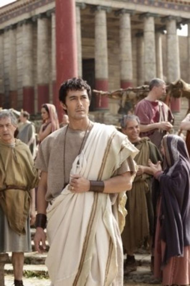 主人公で浴場を専門とするローマの建築技師のルシウスを演じる阿部寛