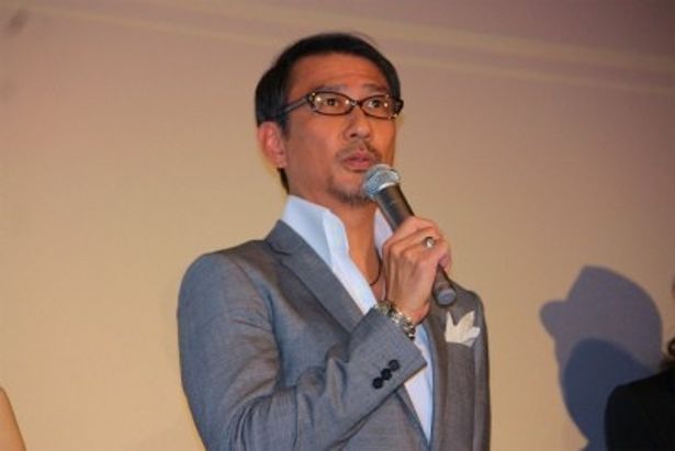 敏腕刑事・小佐野徹役の中井貴一